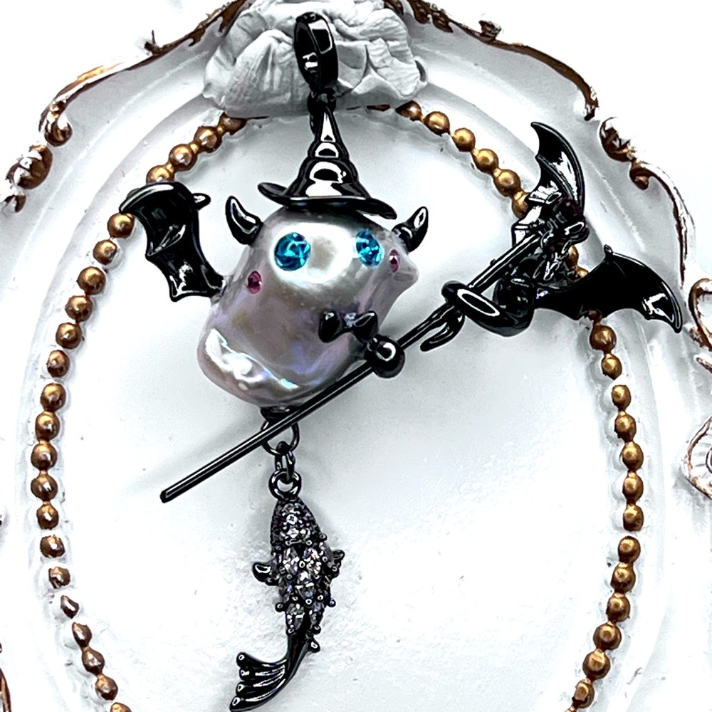 🎉 Handmade Freshwater Flameball Pearl Character Metallic Gray Detachable Pendant